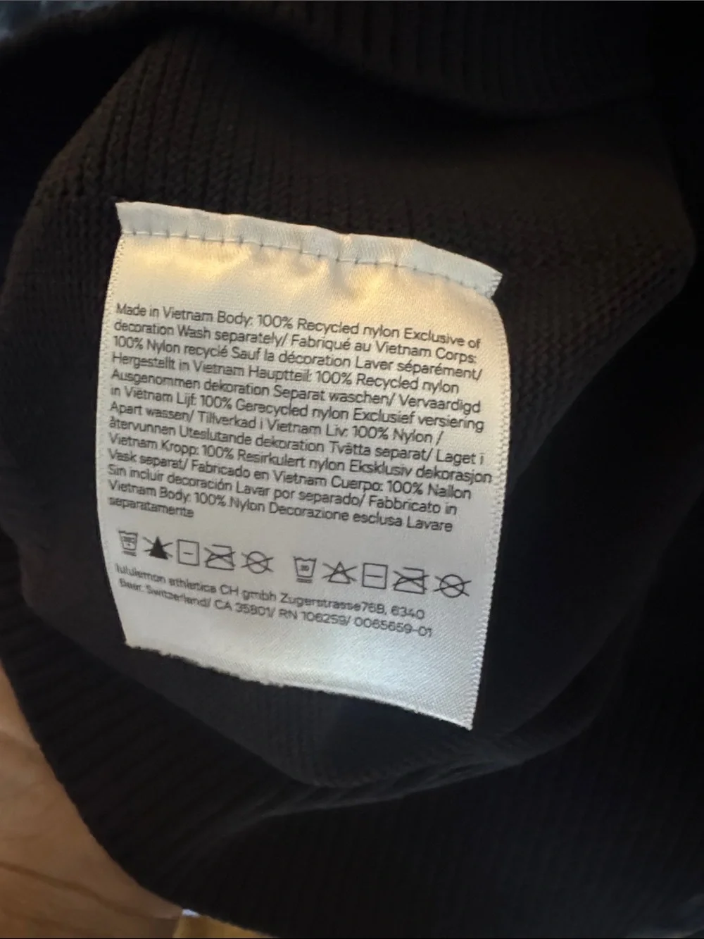 lululemon rare Women’s  Black Crewneck Sweater